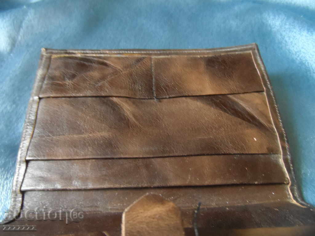 Delivery of OLD LEATHER WALLET Delivery of OLD LEATHER WALLET