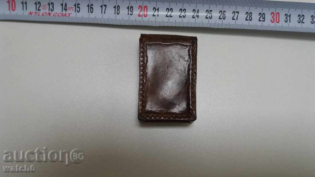 Μια μικρή δερμάτινη θήκη με τιμή 9.99 BGN | € 5.11 Μια μικρή δερμάτινη θήκη με τιμή 9.99 BGN | € 5.11