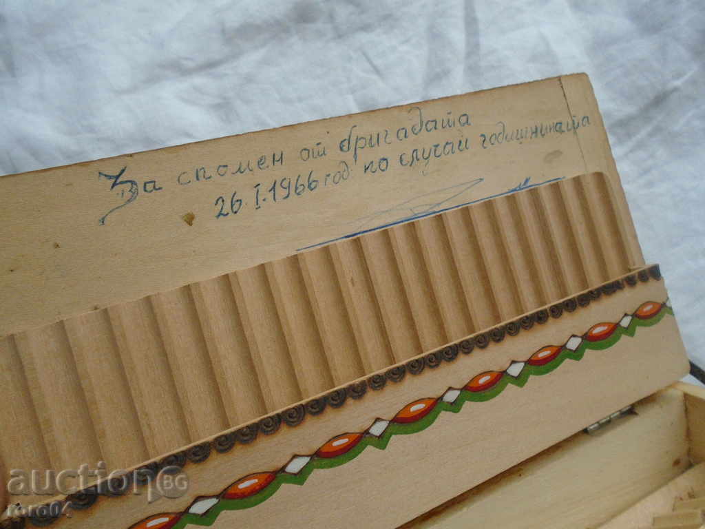 Auction STAR WOOD BOX - TABACER - ACTUALLY, OTHERS SITUATION Auction STAR WOOD BOX - TABACER - ACTUALLY, OTHERS SITUATION