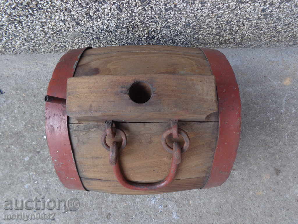 Delivery of Old bucket, flask, barrel, crank, wooden Delivery of Old bucket, flask, barrel, crank, wooden
