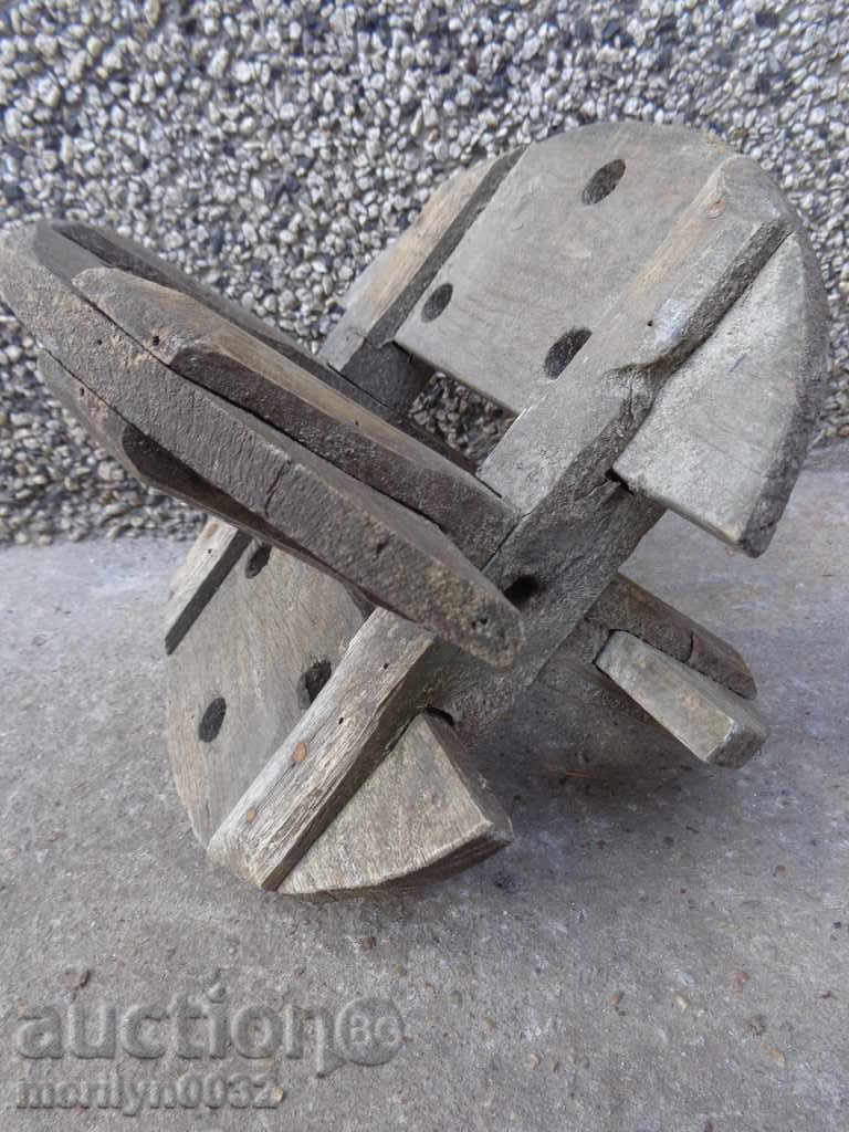 Auction  Wood wheel old mechanism piston sprocket