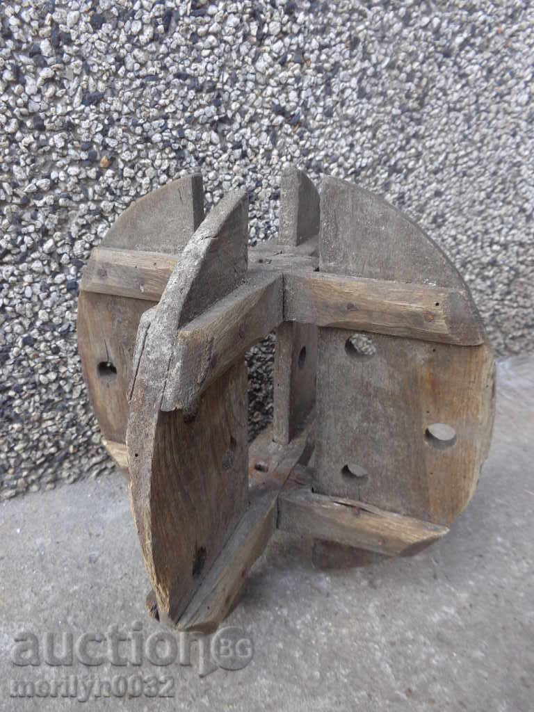 Delivery of Wood wheel old mechanism piston sprocket