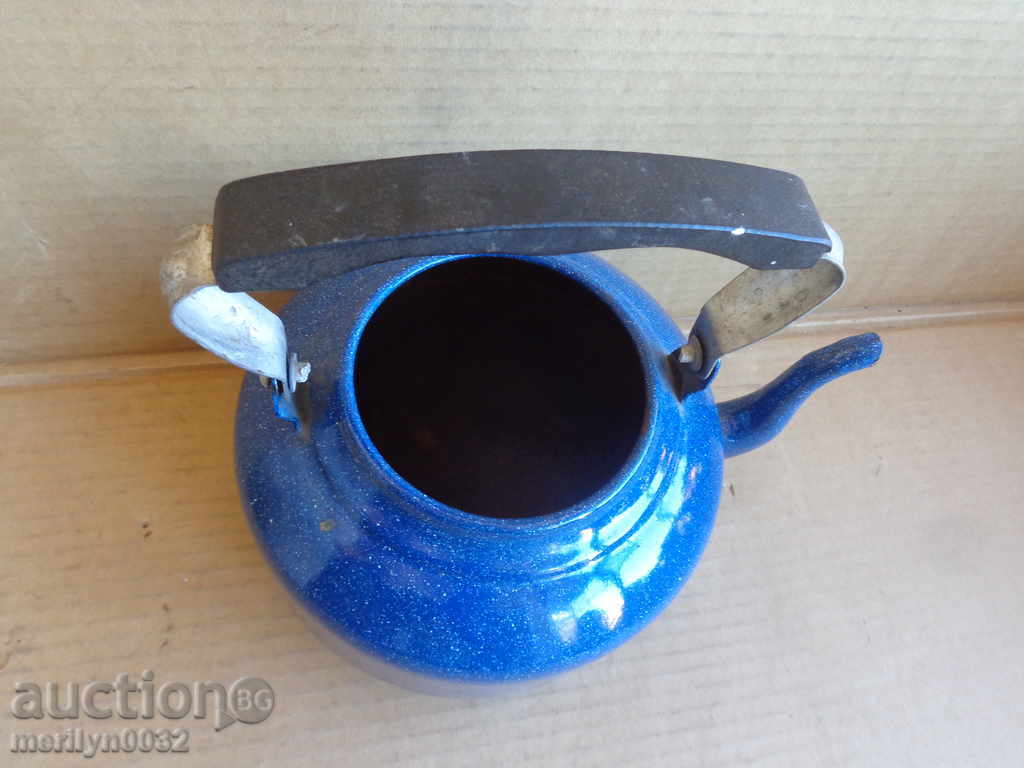 Enamelled pot, kettle, ketchup, kettle, wounded sod with price 26.00 BGN | € 13.29 Enamelled pot, kettle, ketchup, kettle, wounded sod with price 26.00 BGN | € 13.29