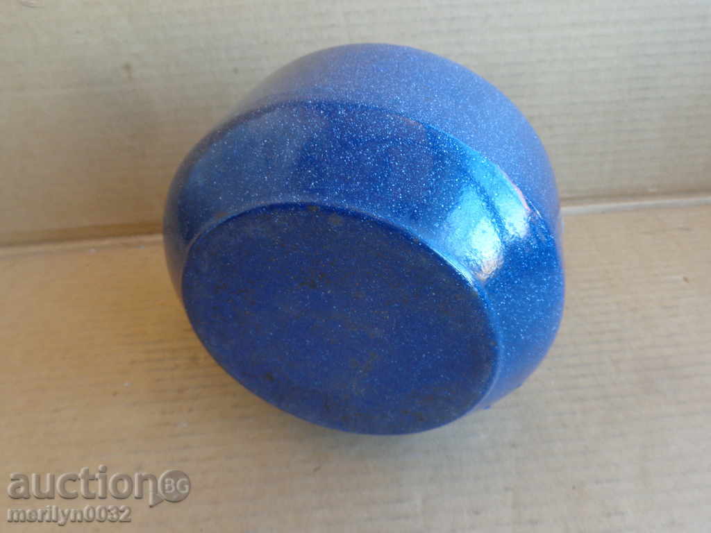 Auction Enamelled pot, kettle, ketchup, kettle, wounded sod Auction Enamelled pot, kettle, ketchup, kettle, wounded sod