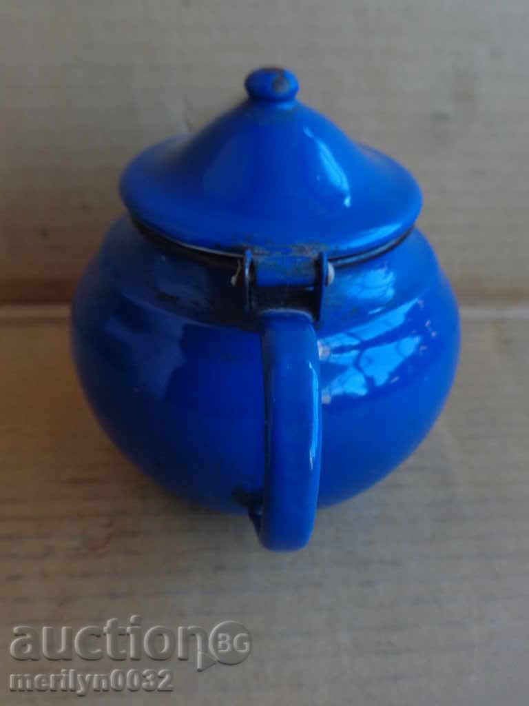 Auction Enamelled pot, kettle, ketchup, kettle, wounded sod Auction Enamelled pot, kettle, ketchup, kettle, wounded sod