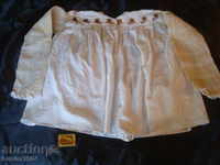 Носия,стара кенарена блуза с мачкани  ръкави.разм 50-56