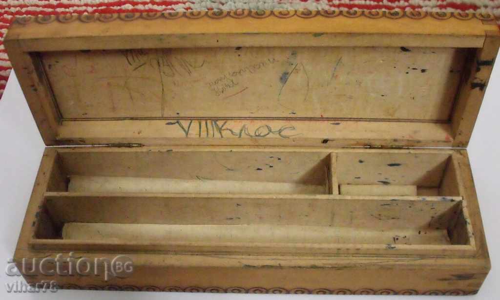 Licitație creion de lemn vechi