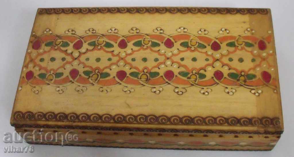 Auction An old wooden cigarette case Auction An old wooden cigarette case