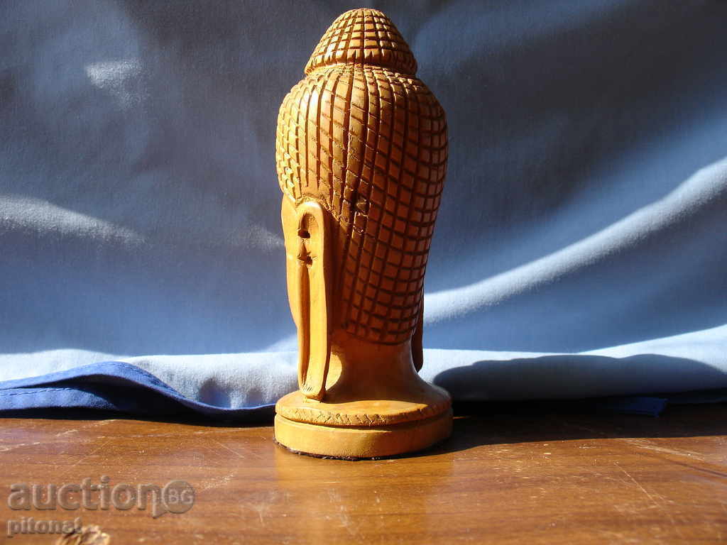 Auction  Collecting wooden statuette head