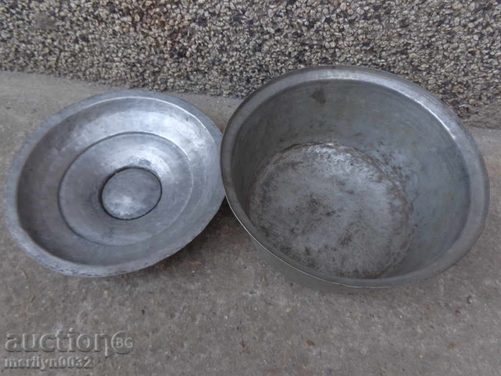 An old tinned pot, a baker's copper pot with lid with price 97.00 BGN | € 49.60 An old tinned pot, a baker's copper pot with lid with price 97.00 BGN | € 49.60