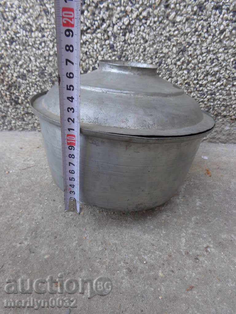 An old tinned pot, a baker's copper pot with lid - 5 An old tinned pot, a baker's copper pot with lid - 5