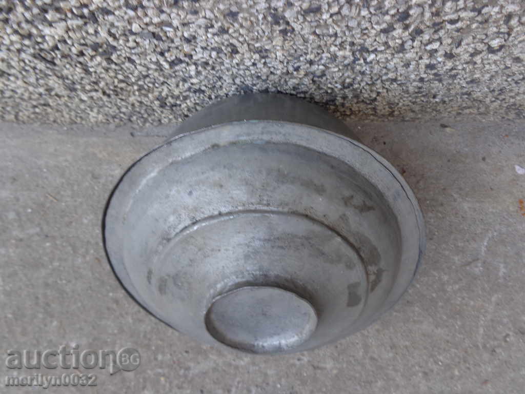 An old tinned pot, a baker's copper pot with lid - 6 An old tinned pot, a baker's copper pot with lid - 6