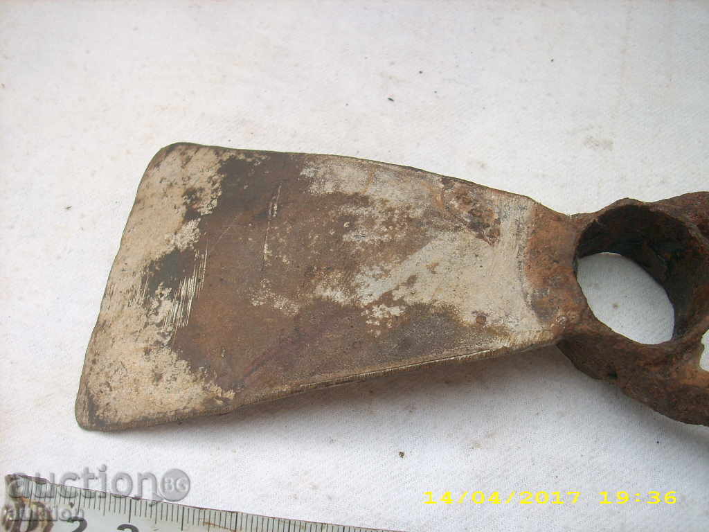 Auction OLD MOTHER WITH TWO COUNTRIES Auction OLD MOTHER WITH TWO COUNTRIES