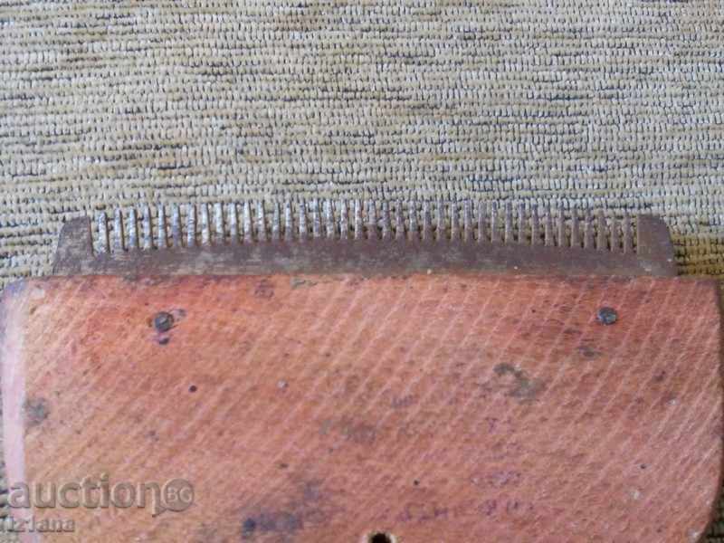 Auction An ancient comb for livestock Auction An ancient comb for livestock