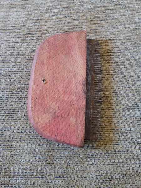 An ancient comb for livestock - 6 An ancient comb for livestock - 6