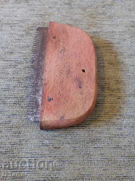 An ancient comb for livestock - 7 An ancient comb for livestock - 7