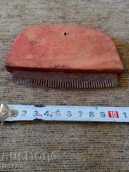 An ancient comb for livestock
