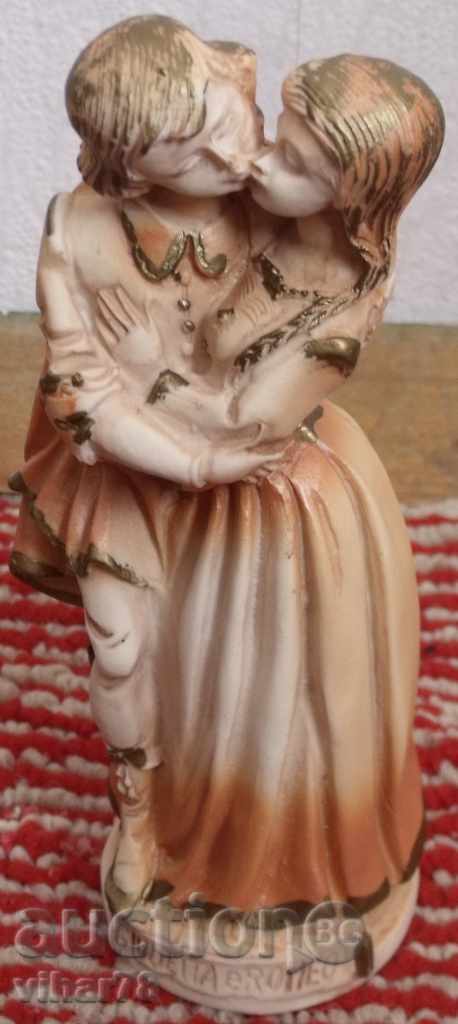 . Statueta Romeo și Julieta cu preț 49.99 BGN | € 25.56 . Statueta Romeo și Julieta cu preț 49.99 BGN | € 25.56