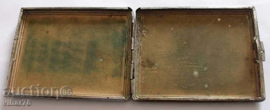 Delivery of the cigarette case Delivery of the cigarette case