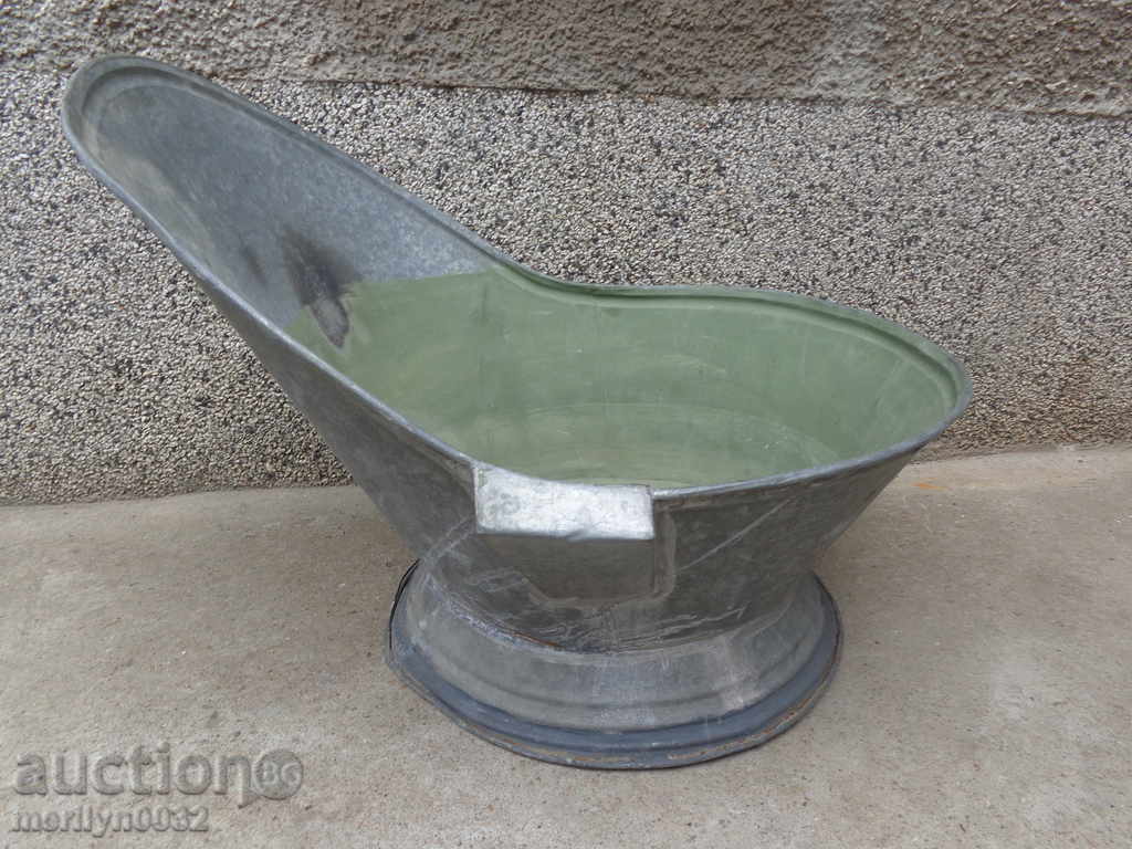 Auction Galvanized steel legendary tub, household vessel Auction Galvanized steel legendary tub, household vessel