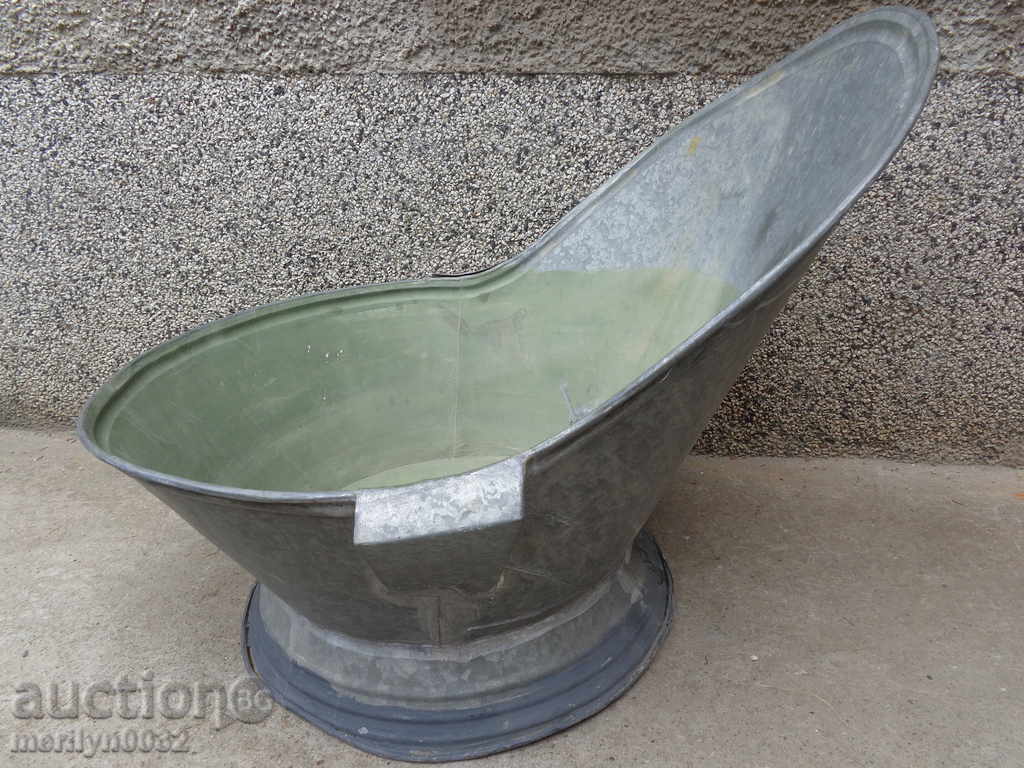 Old galvanized light bath tub sink, household utensils