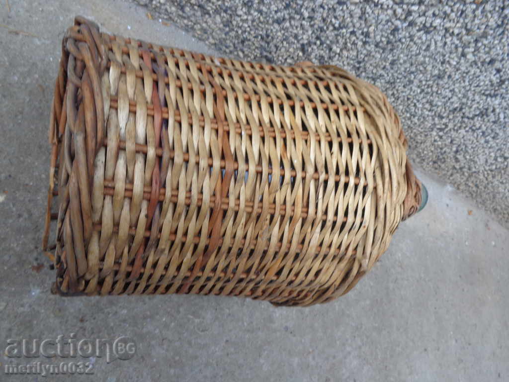 An old wallet, a bottle, a bottle - 6 An old wallet, a bottle, a bottle - 6