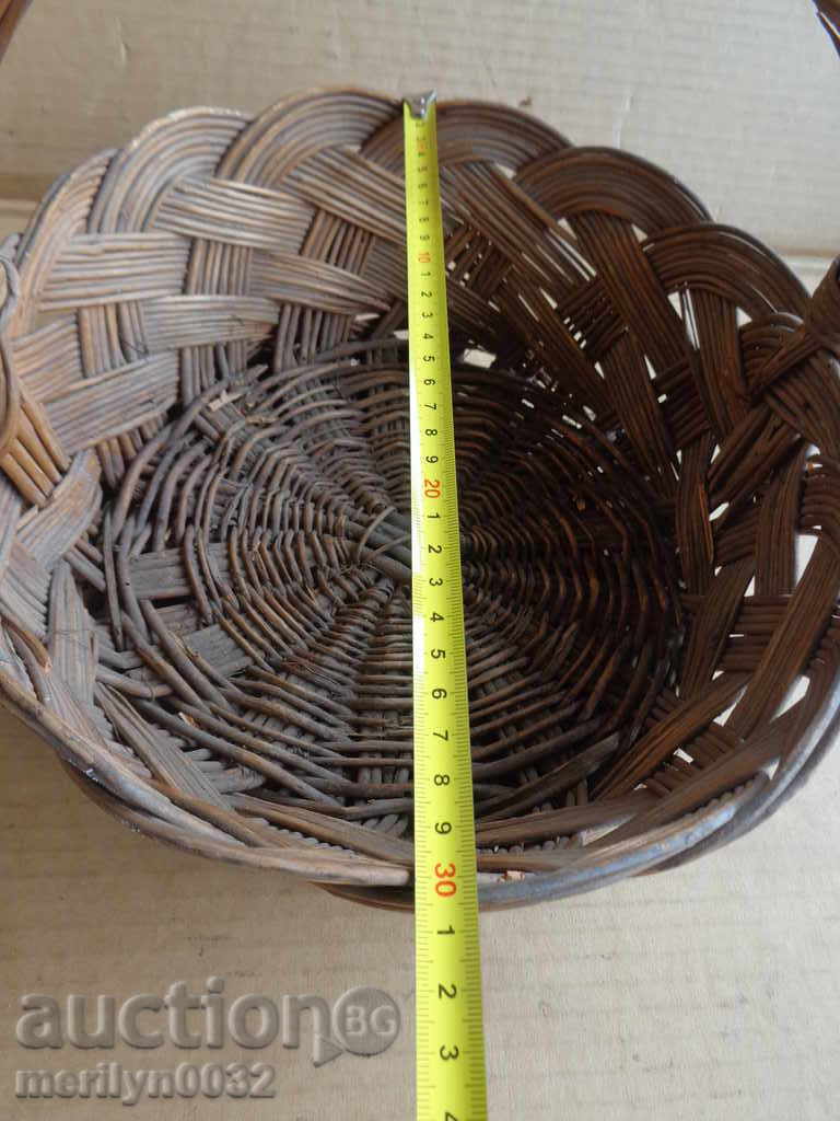 Licitație Vechi coș de răchită, coș de lemn, coș