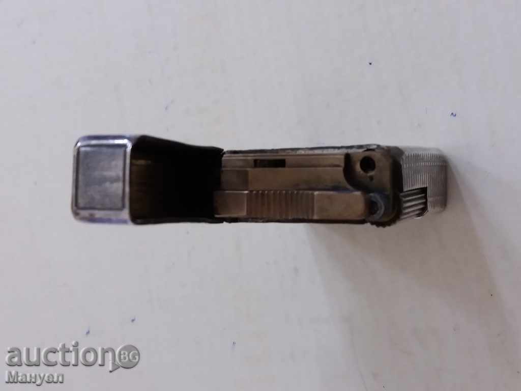 Auction I sell old lighter "S.T.DUPONT" .RRRRRRRRR Auction I sell old lighter "S.T.DUPONT" .RRRRRRRRR