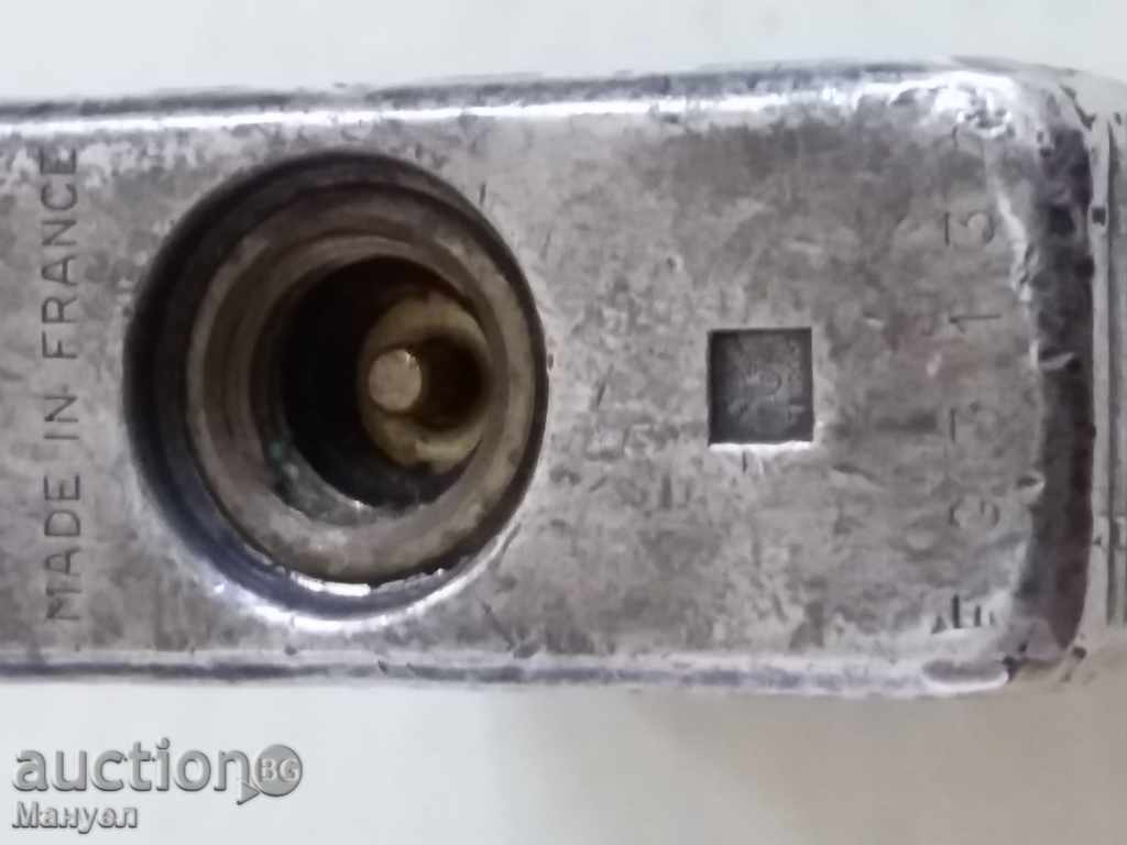 I sell old lighter "S.T.DUPONT" .RRRRRRRRR - 5 I sell old lighter "S.T.DUPONT" .RRRRRRRRR - 5