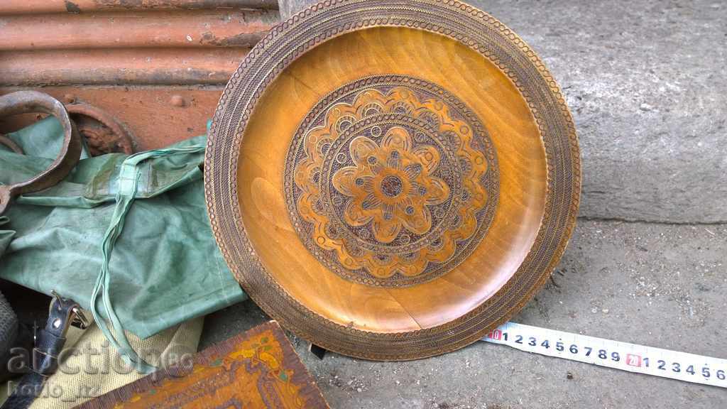 7860. BEAUTIFUL OLD WOODEN CHINA with price 27.00 BGN | € 13.80 7860. BEAUTIFUL OLD WOODEN CHINA with price 27.00 BGN | € 13.80
