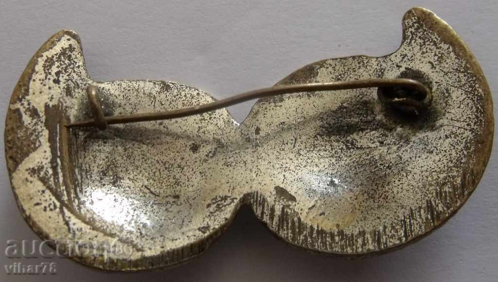 Δημοπρασία Καρφίτσες, πόρπες