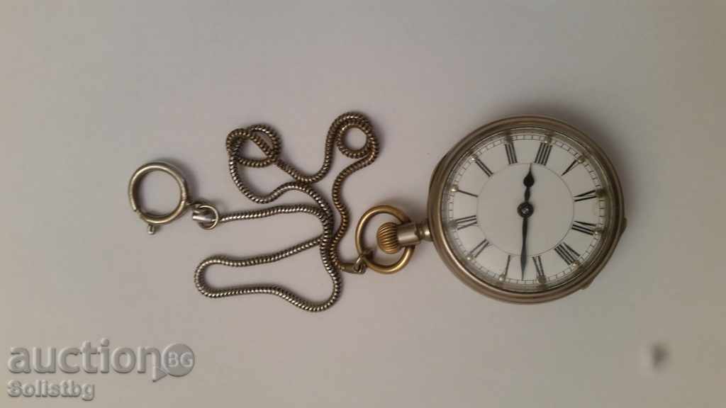 Un ceas de buzunar vechi pentru nevăzători.