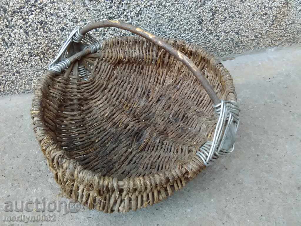 An old basket of wicker basket - 7 An old basket of wicker basket - 7