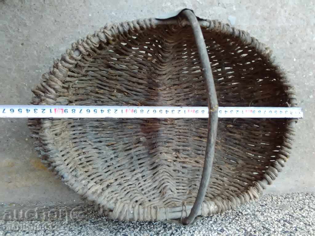 An old basket of wicker basket - 5
