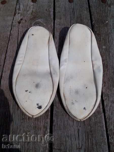 Licitație Unghii vechi