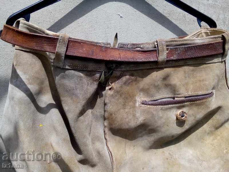 Delivery of Antique short leather pants Delivery of Antique short leather pants