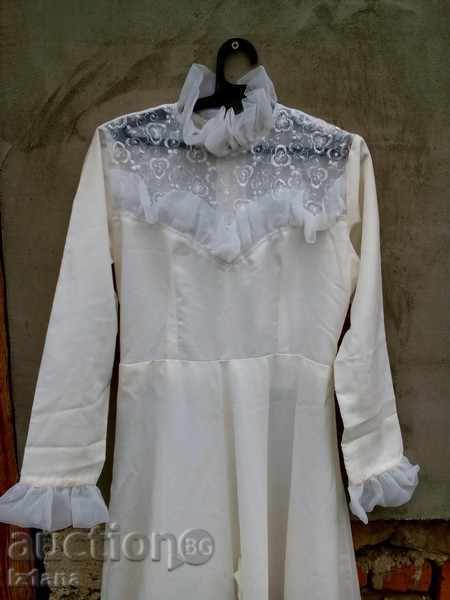 Wedding dress with price 27.00 BGN | € 13.80 Wedding dress with price 27.00 BGN | € 13.80