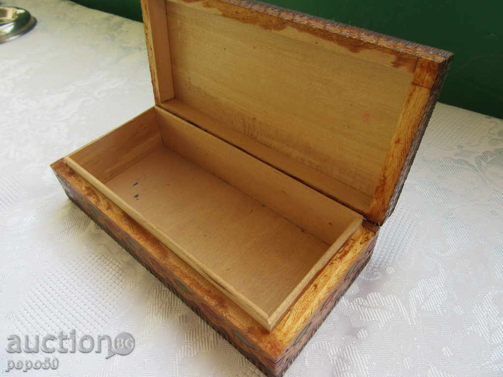 STAR PYROGRAPHED BOX - RAIN STOCK / 19x9x4,7cm / with price 15.00 BGN | € 7.67 STAR PYROGRAPHED BOX - RAIN STOCK / 19x9x4,7cm / with price 15.00 BGN | € 7.67