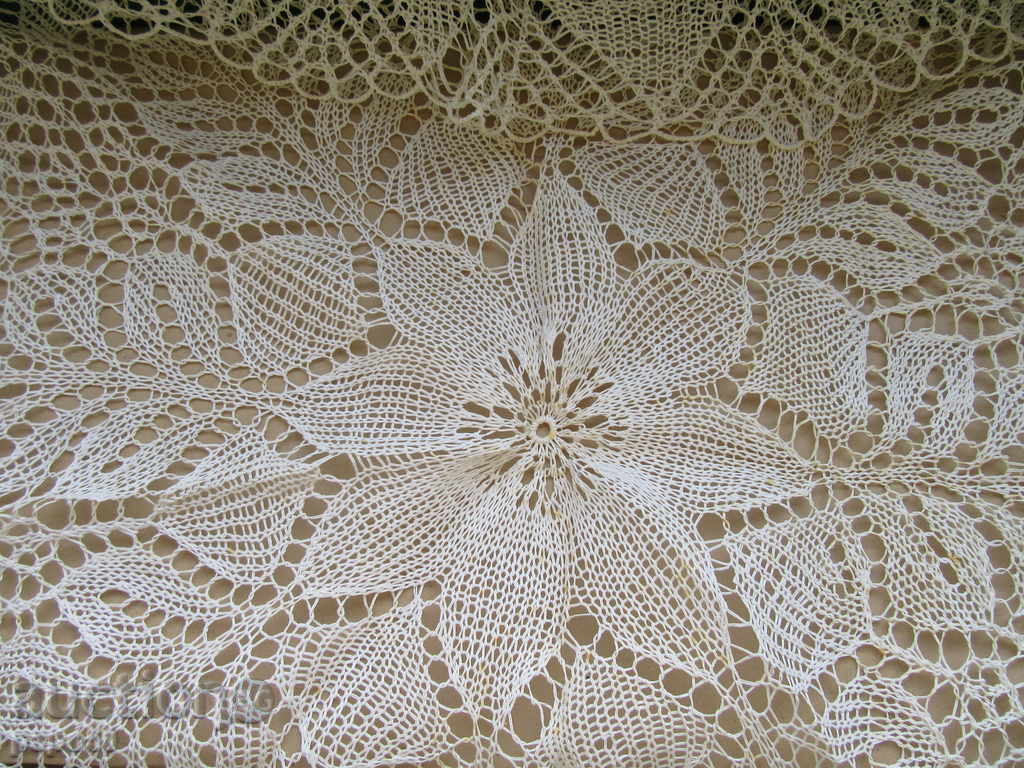 OLD δεμένη και κολλαριστά τραπεζομάντιλα / 90 cm / με τιμή 25.00 BGN | € 12.78 OLD δεμένη και κολλαριστά τραπεζομάντιλα / 90 cm / με τιμή 25.00 BGN | € 12.78