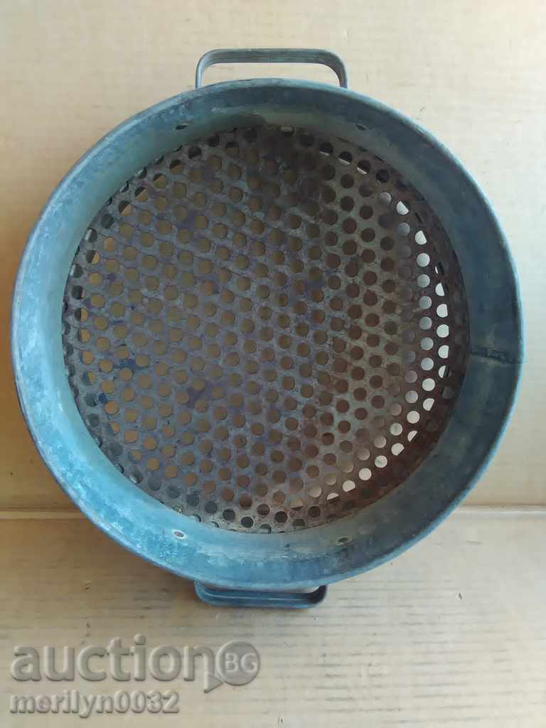 Old sieve galvanized vessel - 5