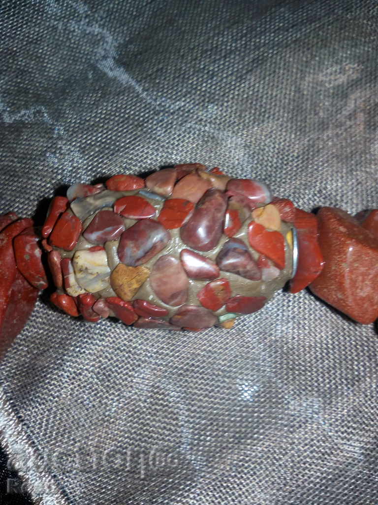 СТАРО КОЛИЕ ОТ ЯСПИС с цена 20.00 лв. | € 10.23 СТАРО КОЛИЕ ОТ ЯСПИС с цена 20.00 лв. | € 10.23