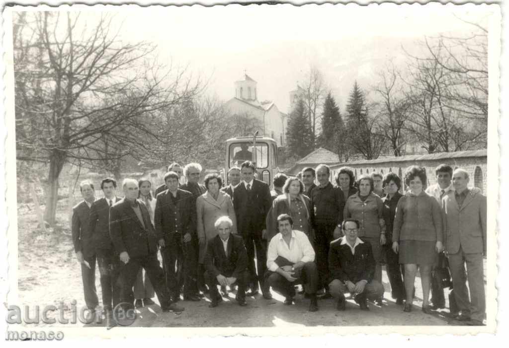 Стара снимка - Берковица, група хора на центъра