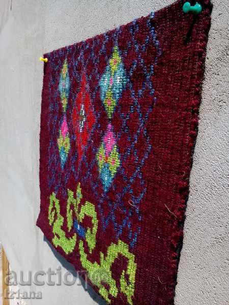 Licitație Țesătură veche, broderie, covor Licitație Țesătură veche, broderie, covor