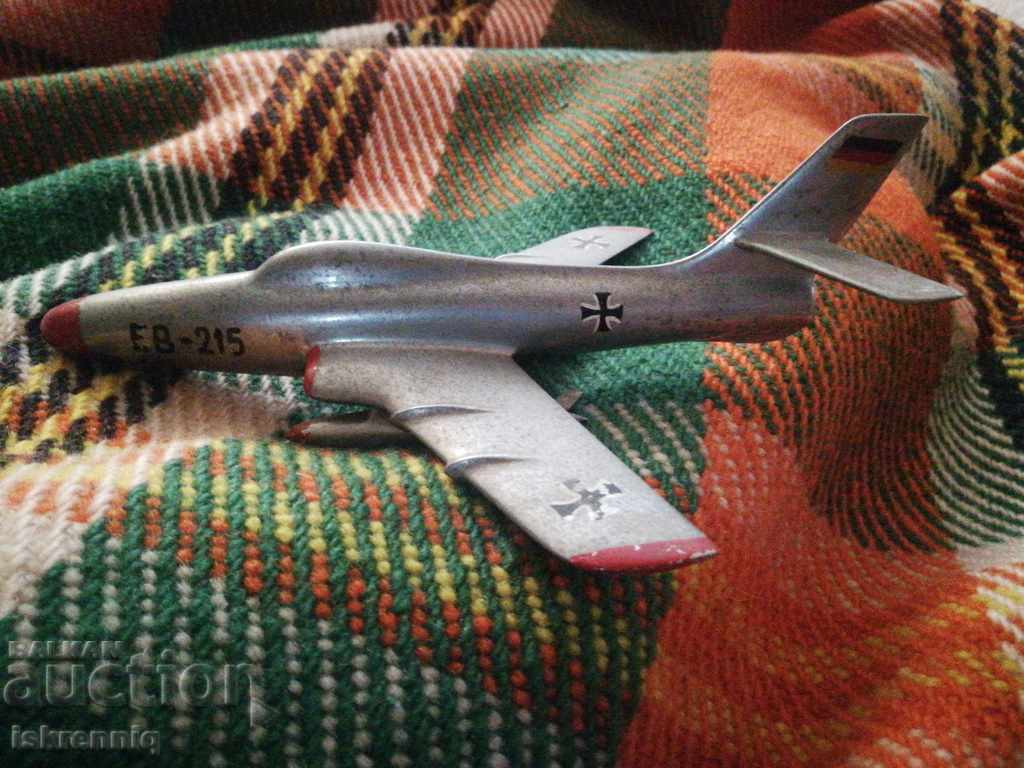 avion cu preț 40.00 BGN | € 20.45 avion cu preț 40.00 BGN | € 20.45