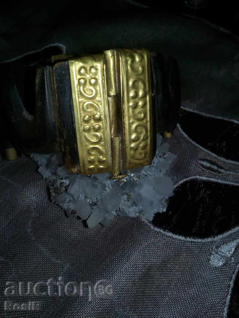 Аукцион СТАРА ГРИВНА ОТ КОСТ И БРОНЗ Аукцион СТАРА ГРИВНА ОТ КОСТ И БРОНЗ