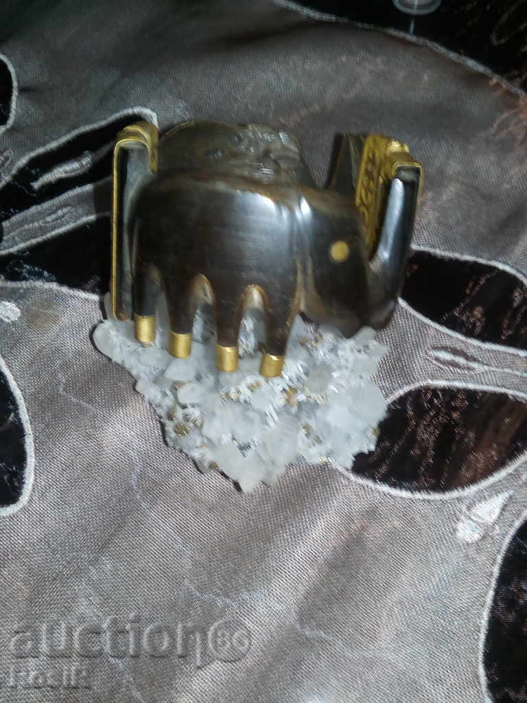 Доставка на СТАРА ГРИВНА ОТ КОСТ И БРОНЗ Доставка на СТАРА ГРИВНА ОТ КОСТ И БРОНЗ