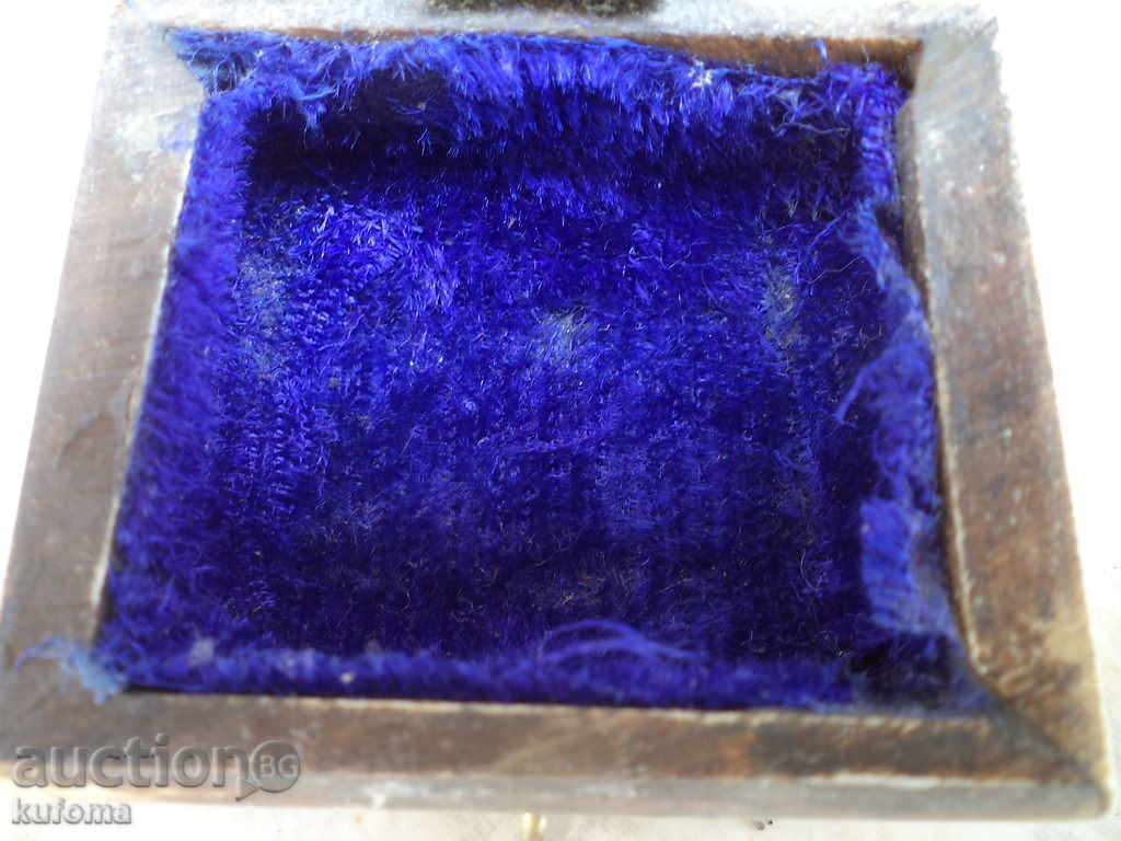 Auction Ivory jewelery box Auction Ivory jewelery box