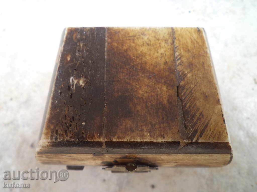 Delivery of Ivory jewelery box Delivery of Ivory jewelery box