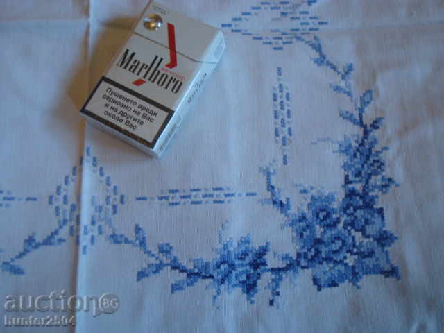 Τραπεζομάντηλο κεντημένο στο ΧΕΙΡΟ 84x84 εκ. βελονιά με τιμή 24.95 BGN | € 12.76 Τραπεζομάντηλο κεντημένο στο ΧΕΙΡΟ 84x84 εκ. βελονιά με τιμή 24.95 BGN | € 12.76