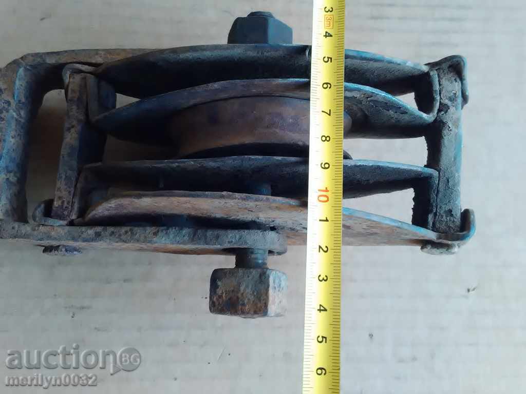 Auction Old forged roller polisher wrought iron pulley reel Auction Old forged roller polisher wrought iron pulley reel